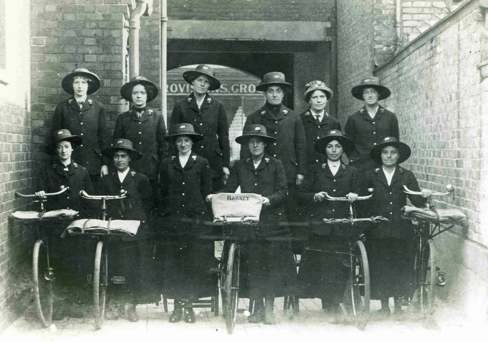Group Of Postwomen At Barnet 1914 1918 1