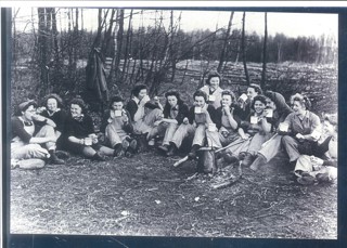 37202 Copied Photo Gp Of Womens Timber Corps Bramham Woods D239