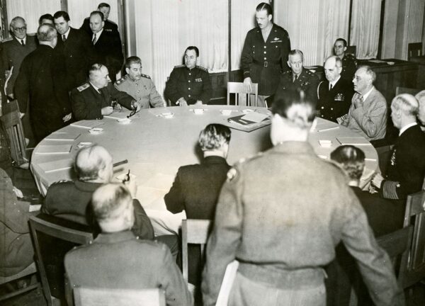 Yalta Conference Joseph Stalin Franklin Roosevelt Winston Churchill 1945 600X432